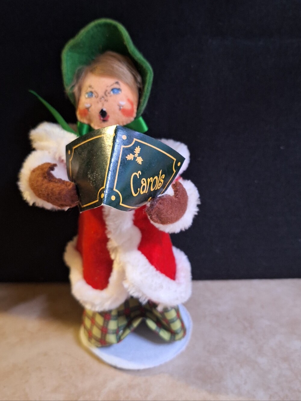 Annalee Caroling Mom #650316 Christmas Figurine  Doll 'Carols' Music Book 10"
